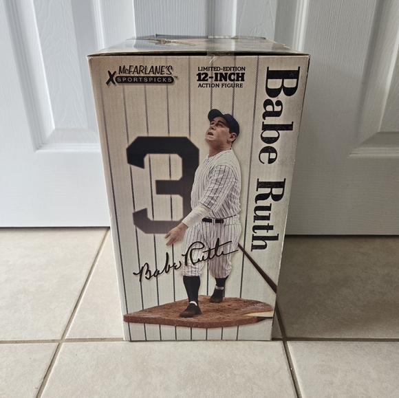 Babe Ruth 12" Collectible Figure - Picture 5 of 5